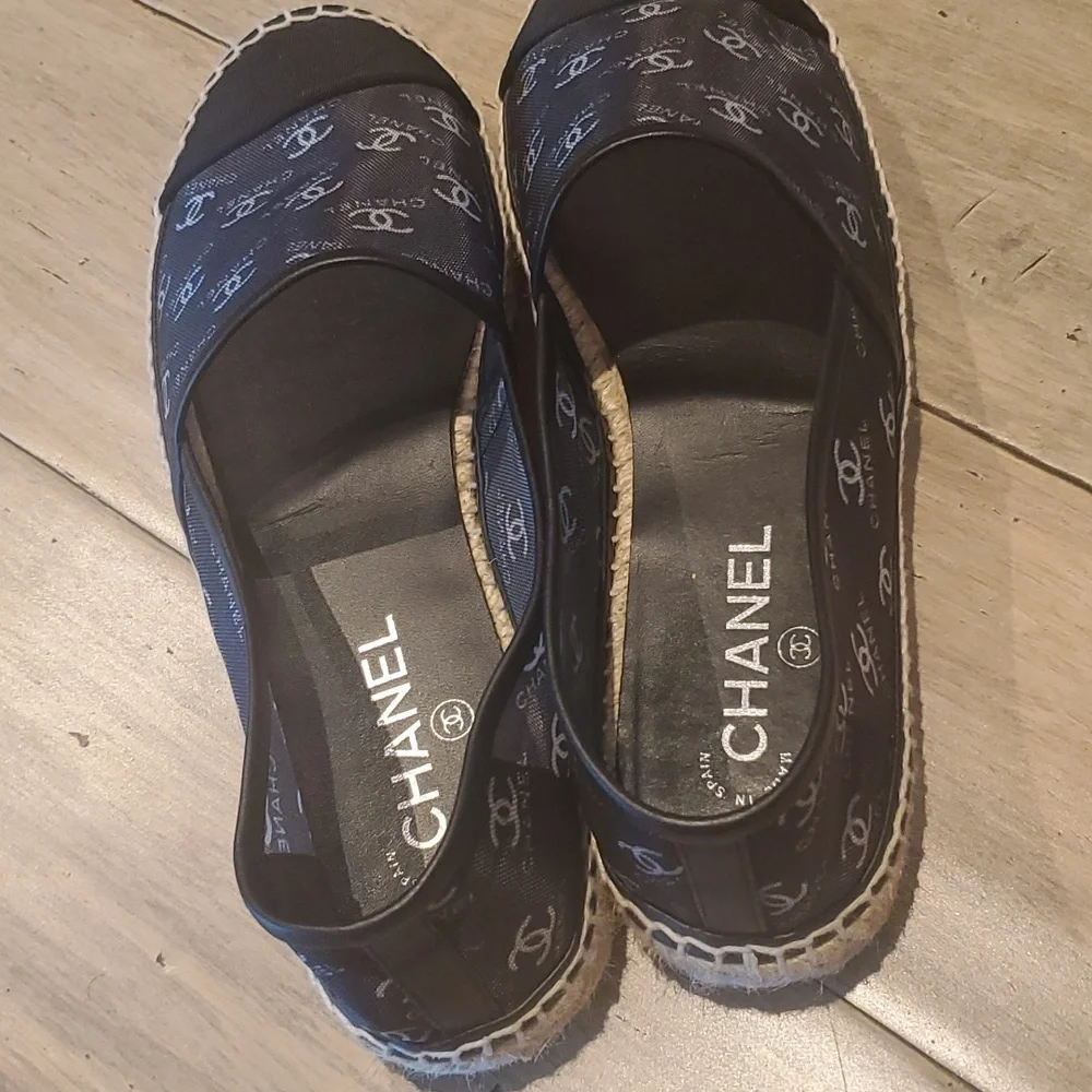 CHANEL Black CC Logo Espadrilles